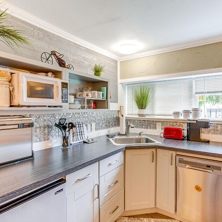 Charming Updated Retreat Walk To Lake Stevens! Экстерьер фото