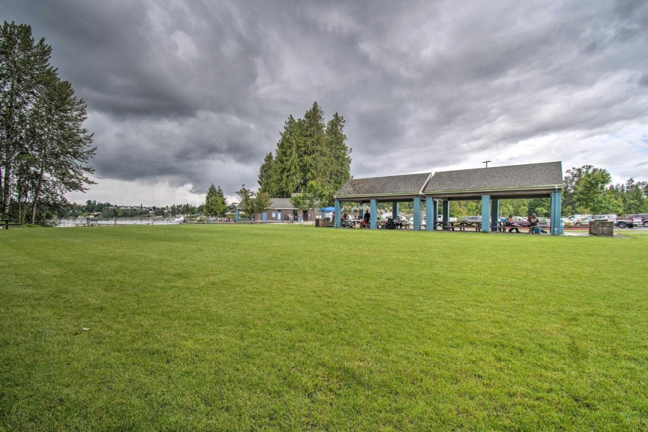 Charming Updated Retreat Walk To Lake Stevens! Экстерьер фото