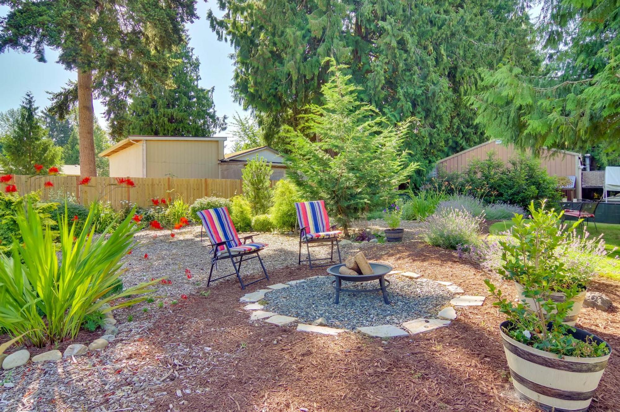 Charming Updated Retreat Walk To Lake Stevens! Экстерьер фото