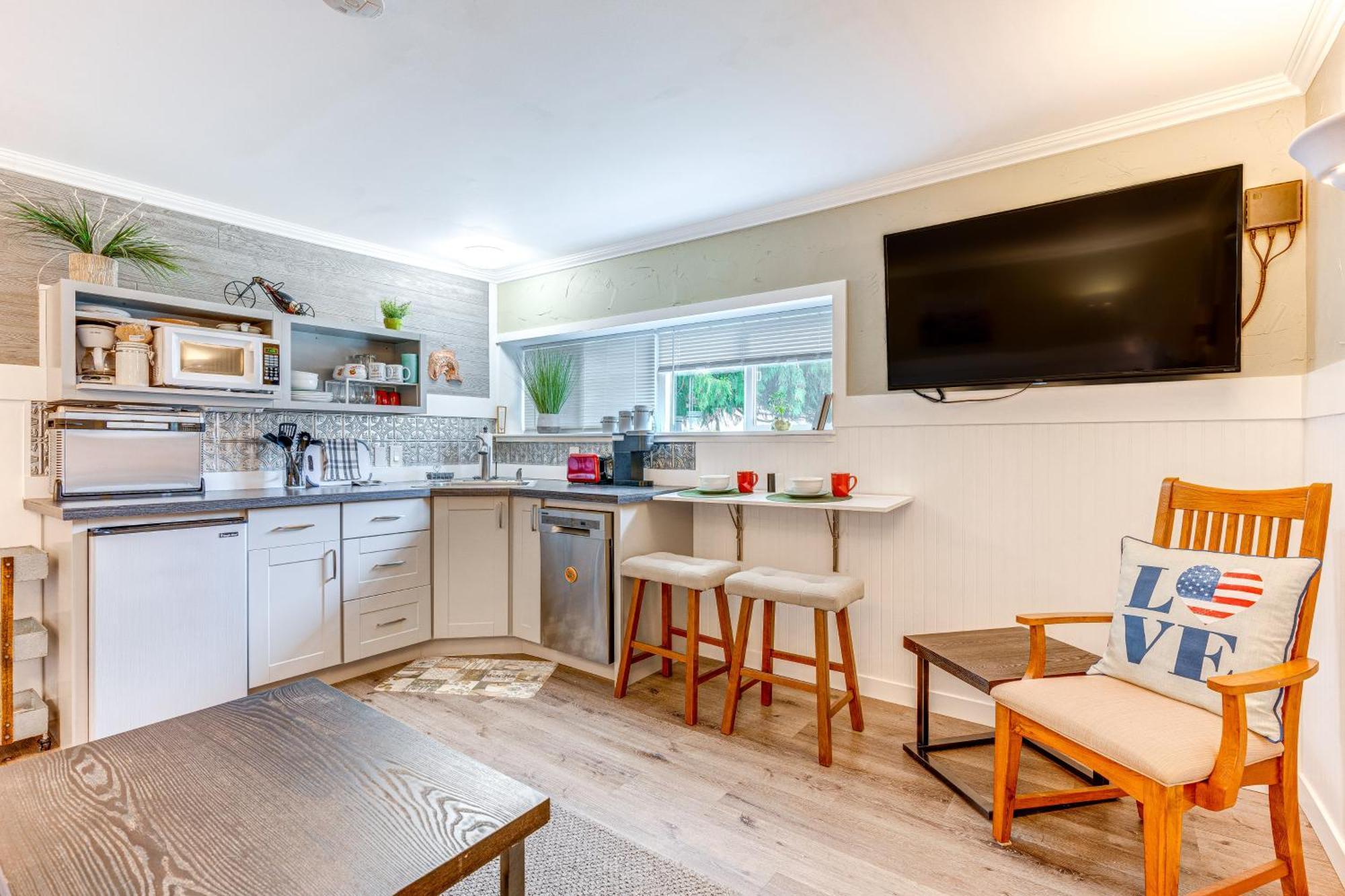 Charming Updated Retreat Walk To Lake Stevens! Экстерьер фото