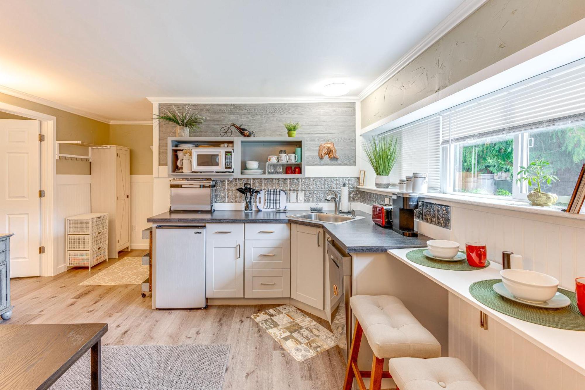 Charming Updated Retreat Walk To Lake Stevens! Экстерьер фото